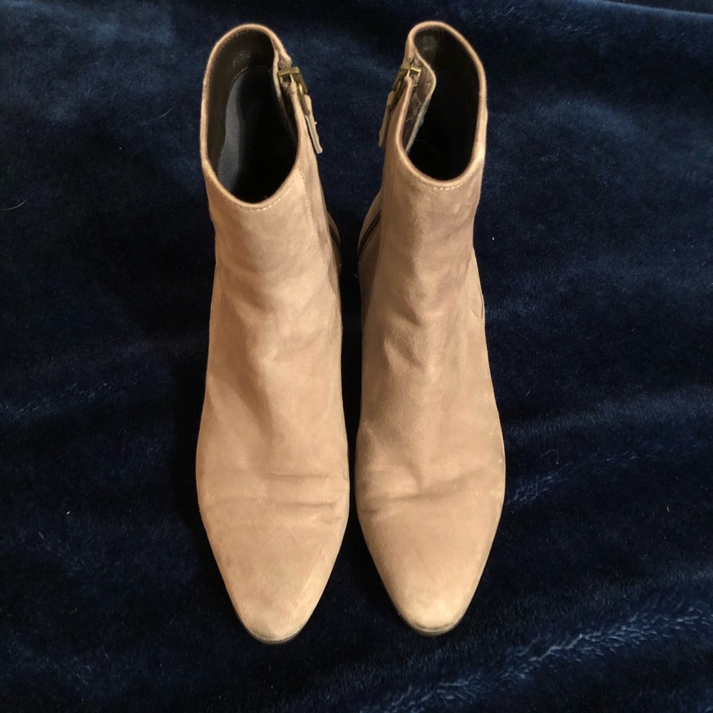 Tan ankle women’s boots!!
